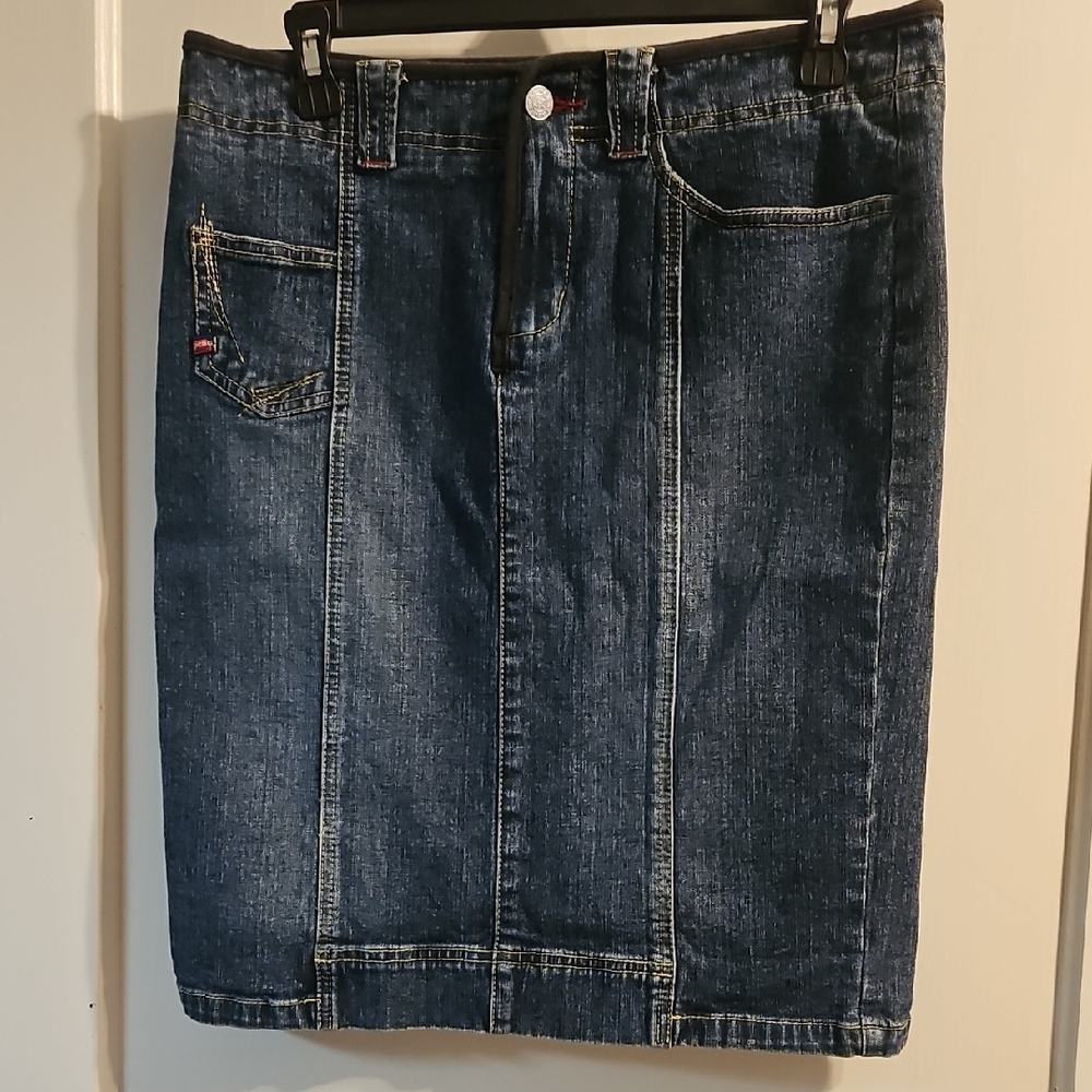 BCBGMaxAzria Blue Denim Skirt. Size 8.